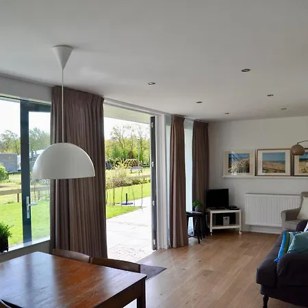 Vakantiehuis In Near Sandy Beaches *